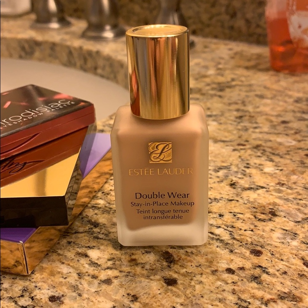 Estée Lauder double wear foundation